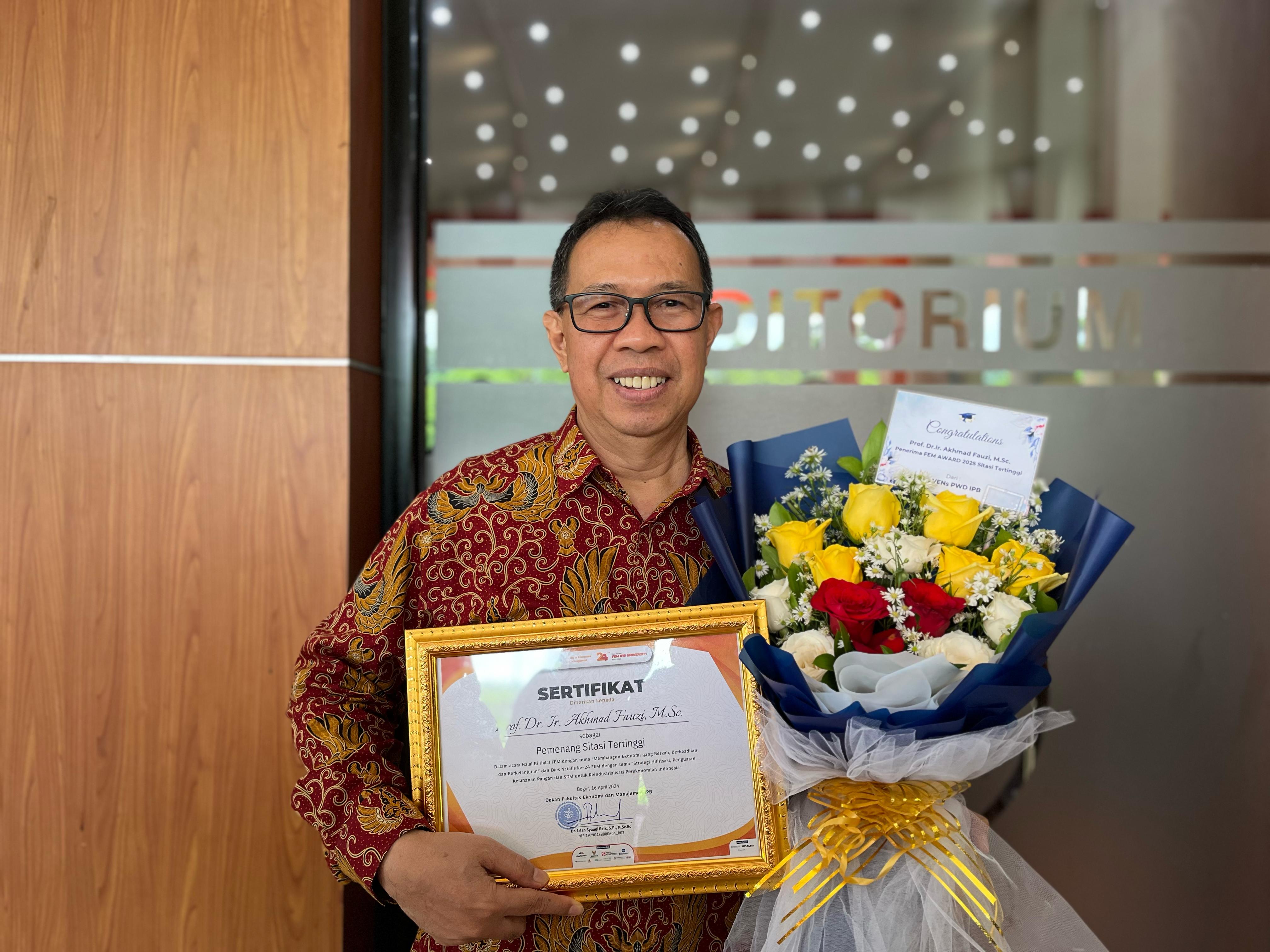 Prof. Akhmad Fauzi Sabet Penghargaan Bergengsi di Tengah Semarak Dies Natalis FEM IPB
